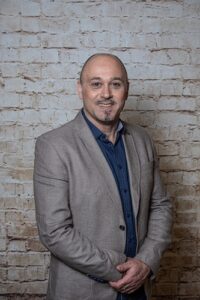 _Christian-Porträt_Wahnsinn_rotes_Kleid