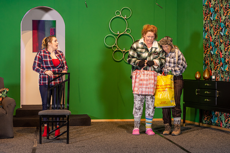 DSC_3551_Szene_Wahnsinn_rotes_Kleid