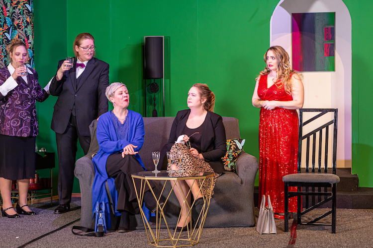 DSC_3609_Szene_Wahnsinn_rotes_Kleid