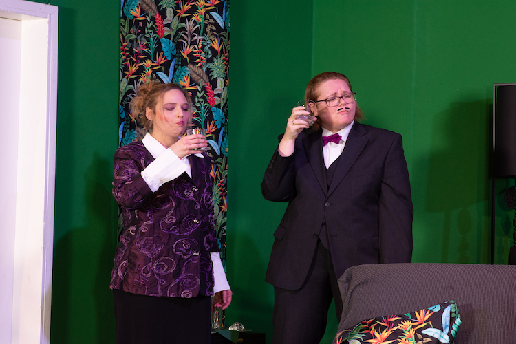 DSC_3614_Szene_Wahnsinn_rotes_Kleid