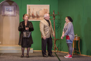 FH-9875_Szene_Wahnsinn_rotes_Kleid