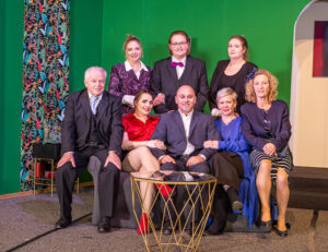 Gruppenfoto_Szene_Wahnsinn_rotes_Kleid-Kopie