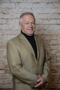 _Richard-Porträt_Wahnsinn_rotes_Kleid